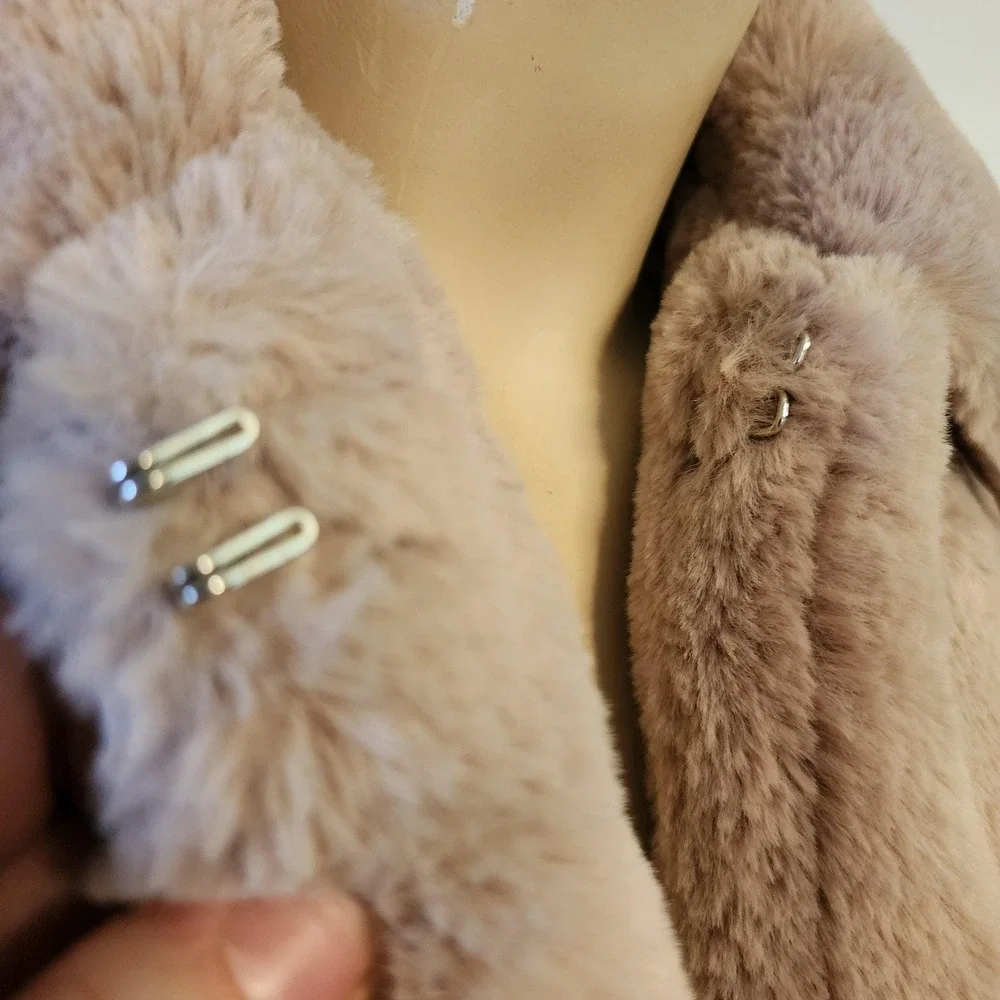 Forever 21 Faux‎ Fur Cropped Coat Pink Tan Wide Sleeve Womens Small